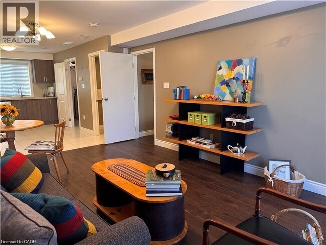 Photo du bâtiment - 122 Courtland Ave E