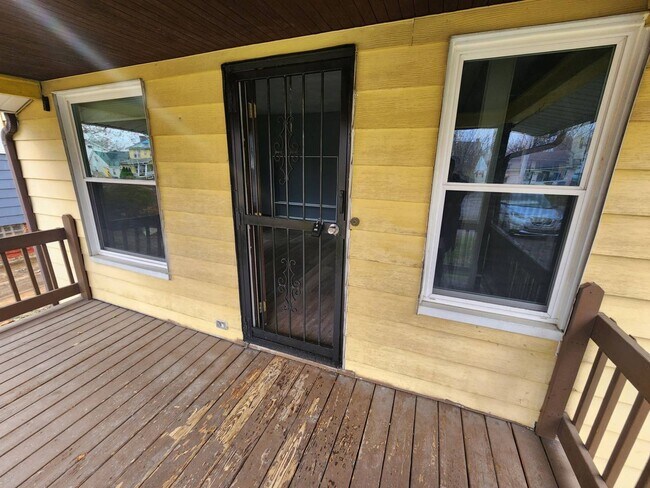 Foto del edificio - Charming 2-Bedroom Property in Prime Location