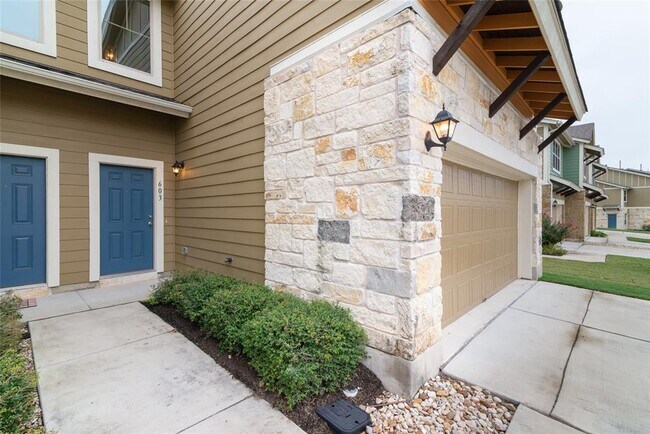 Building Photo - 1620 Bryant Dr