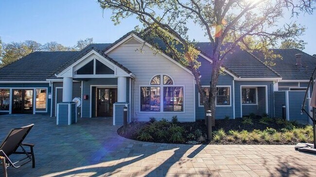 Foto del edificio - 8800 Sierra College Blvd