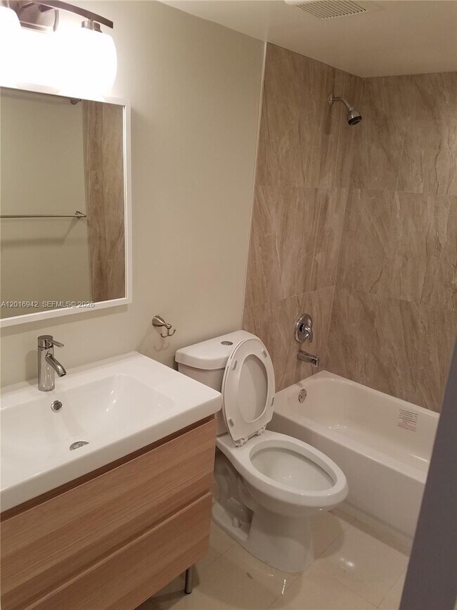 Foto del edificio - 220 Lakeview Dr