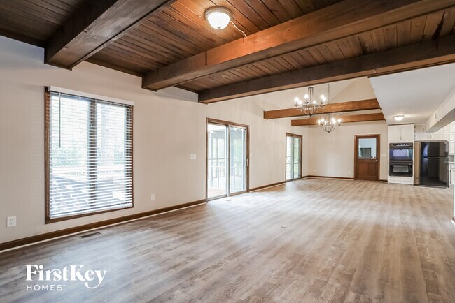 Building Photo - 4090 Essex Pl