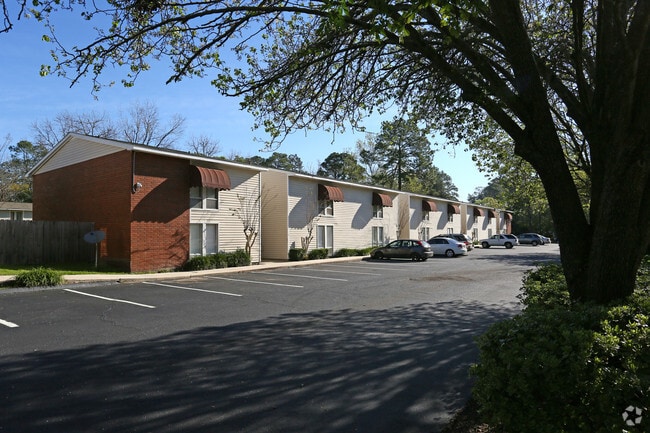 Building Photo - Castlewood Apartments