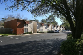Building Photo - Castlewood Apartments