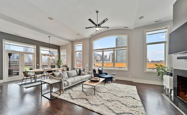 Foto del edificio - 711 W Grand Ave