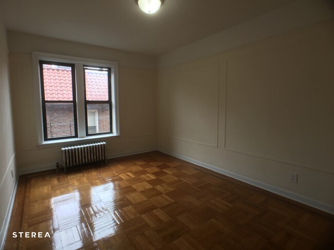 Foto del edificio - 11835 Metropolitan Ave