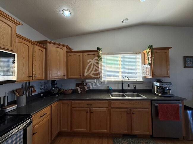 Foto del edificio - 844 Tori Cir