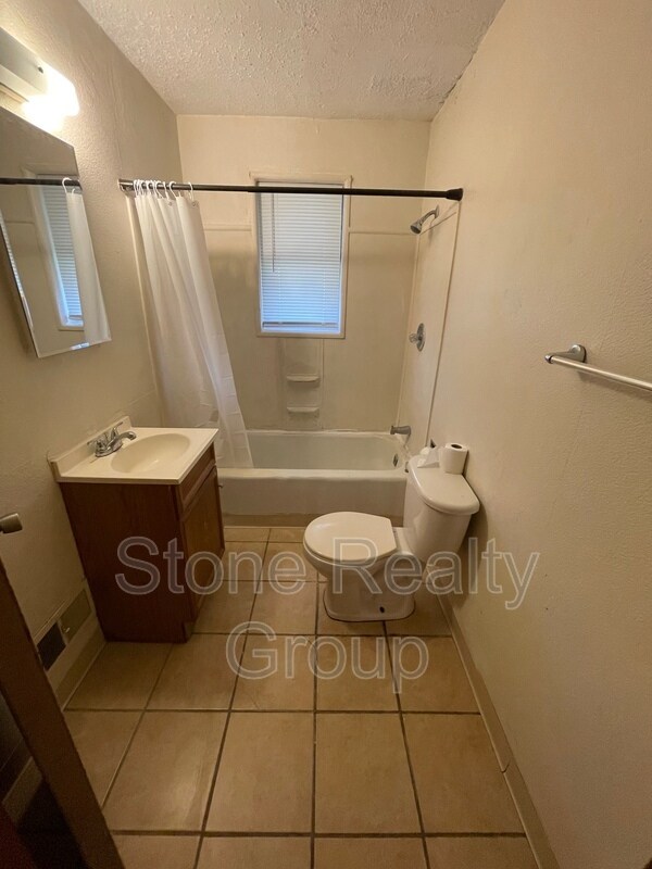 Foto del edificio - 9750 E Terry Ave