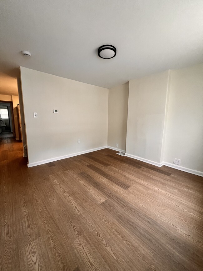 Building Photo - 1704 Tulip St