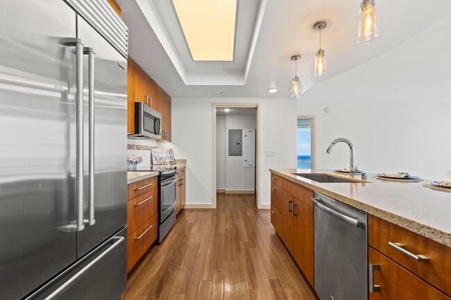 Building Photo - 555 South St