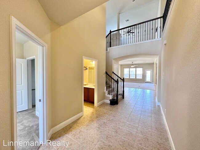 Building Photo - 5 br, 3 bath House - 815 Old World Drive