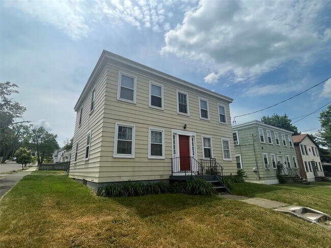 Foto del edificio - 324 Conklin Ave
