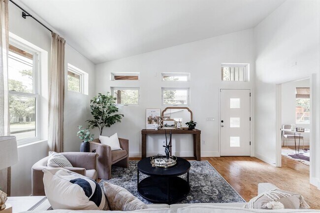 Foto del edificio - 3001 Stokes Dr