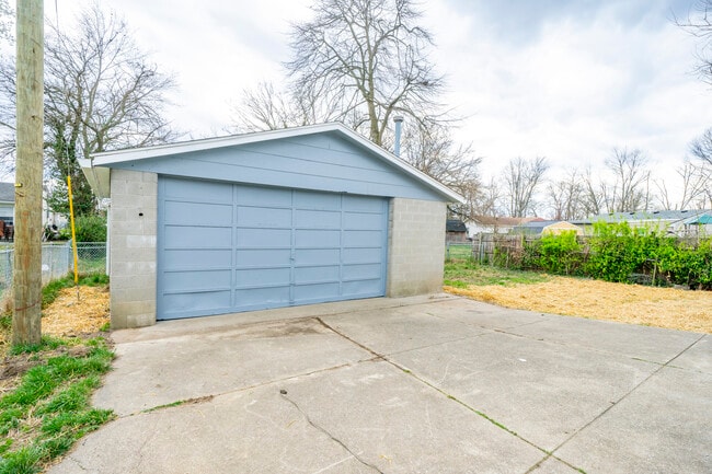 Building Photo - 5302 Alba Way