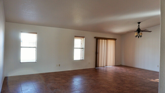 Foto del edificio - 3077 Mountain Ridge Dr