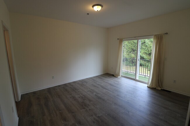 Building Photo - 14495 Vauxhall Dr