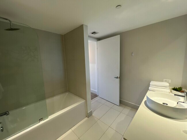 Foto del edificio - 2600 E Hallandale Beach Blvd