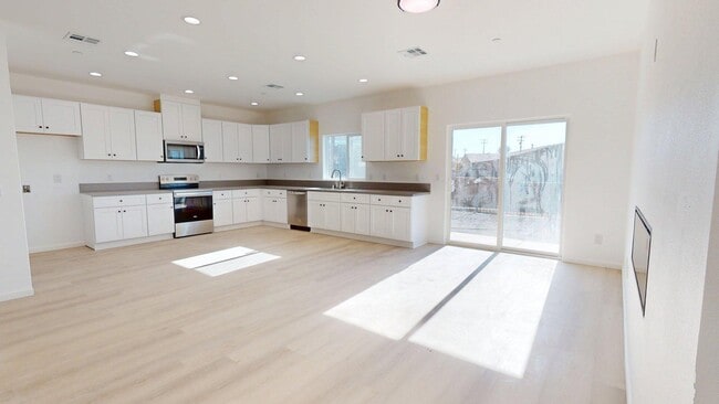 Building Photo - 9850 Mesquite Ave