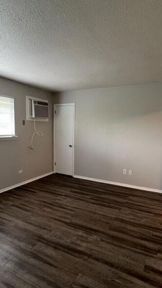 Foto del edificio - 210 Hendricks Blvd