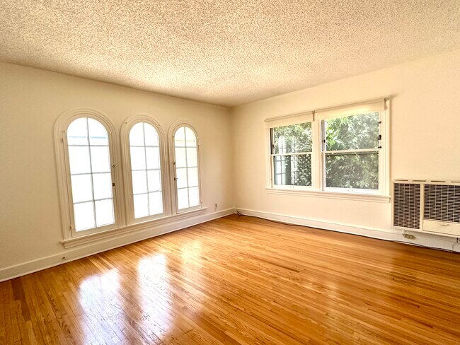 Foto del edificio - 1138 N Gardner St