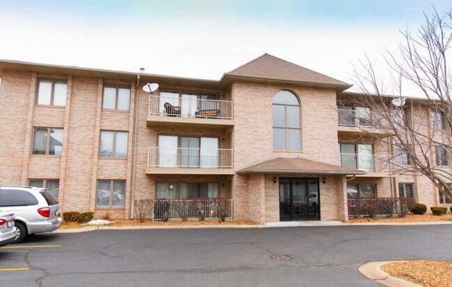 Building Photo - 1053 Ashley Ct N