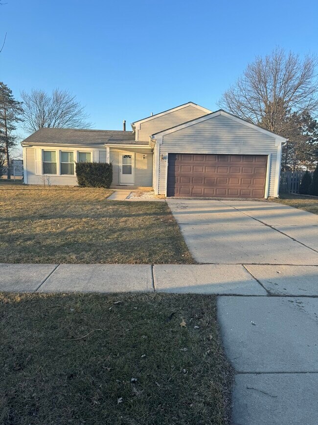 Foto del edificio - 2216 Briar Hill Dr