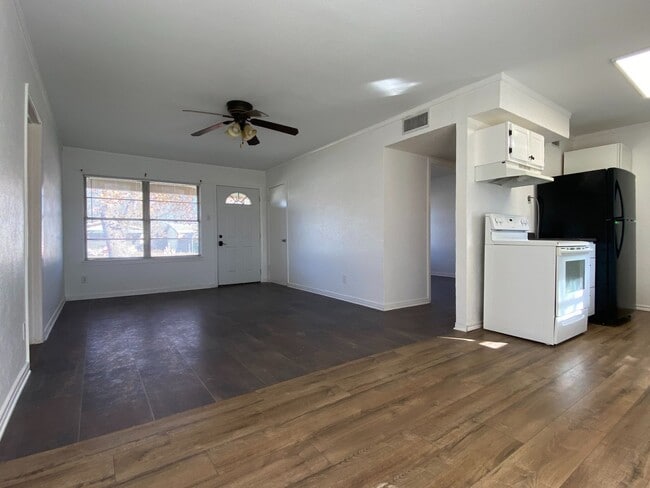 Building Photo - Single Family Home