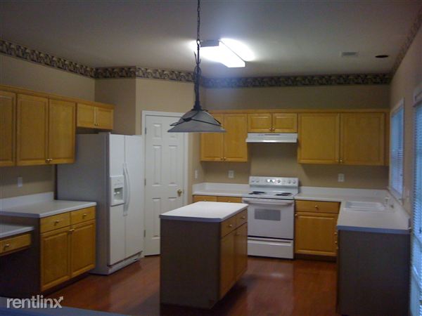 Building Photo - 335 Chichester Ct