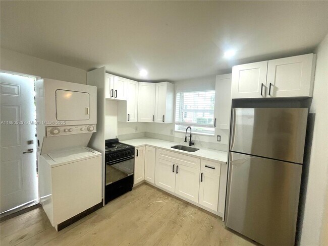 Foto del edificio - 817 Tyler St