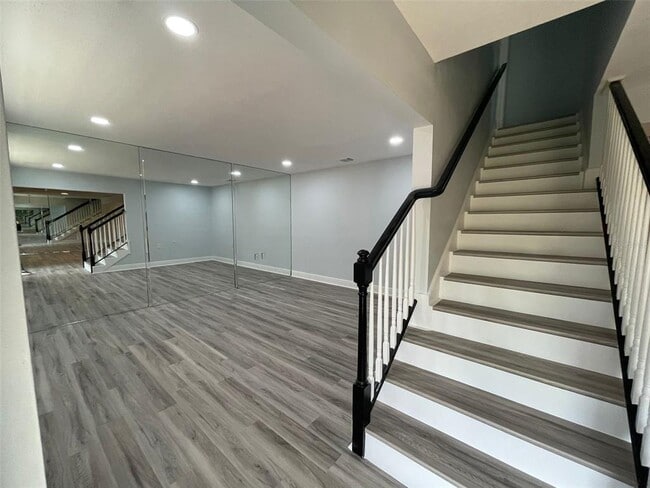 Building Photo - 2506 St Charlotte Pl