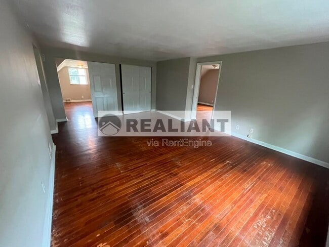 Building Photo - 2380 N Ft Thomas Ave