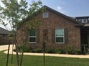 Building Photo - 792 E Northside Dr