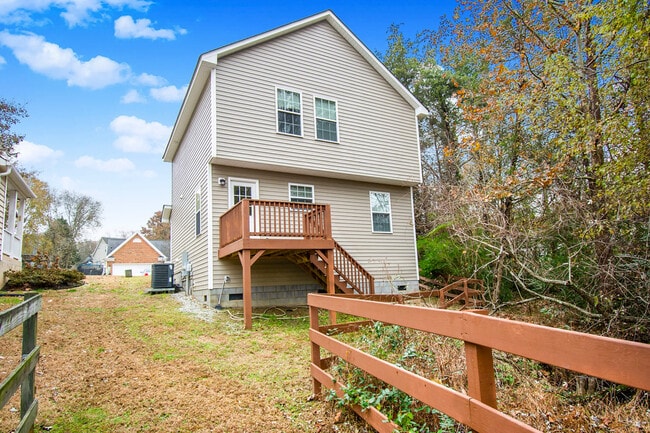 Building Photo - 512 Garrison Ct SW