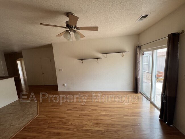 Foto del edificio - 2605 Sarita Ave NW