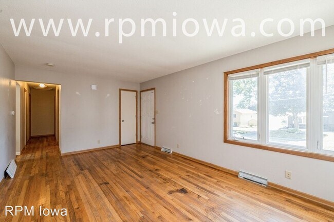 Building Photo - 3 br, 1 bath House - 730 33rd Street