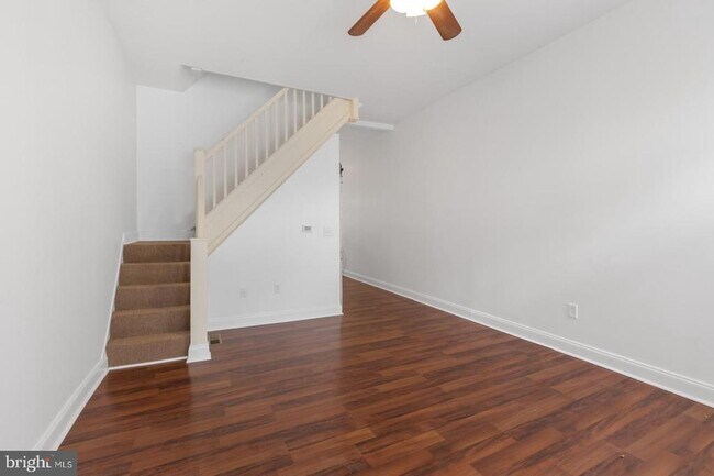 Foto del edificio - 823 E Girard Ave