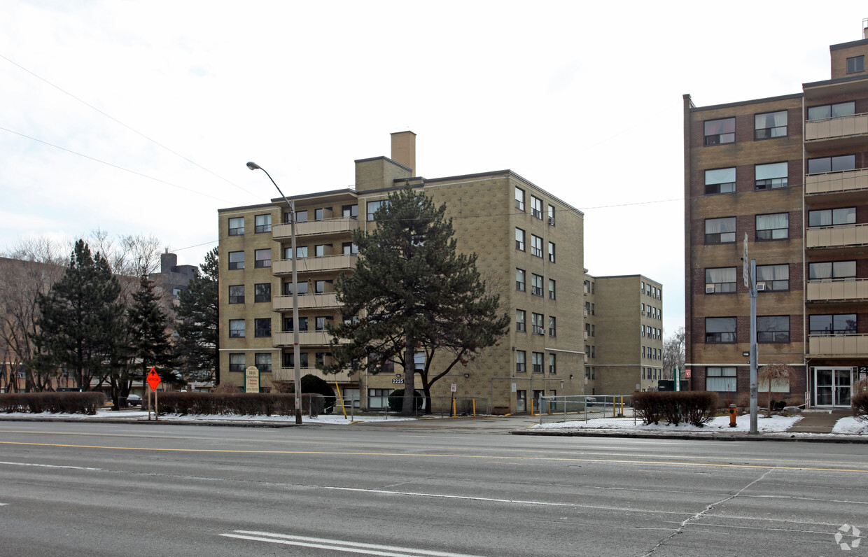 Primary Photo - Scarborough Apartments