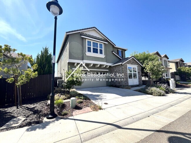Foto del edificio - Better than new in Rocklin 4-bedroom home
