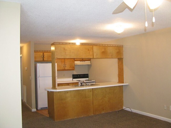 Building Photo - 244 Lawrence St Unit B - Available Now