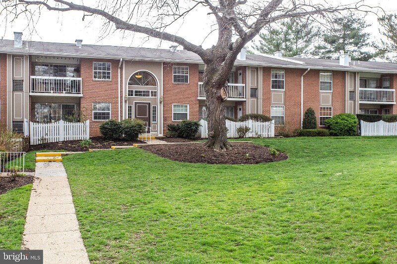 Primary Photo - 1944 Kennedy Dr