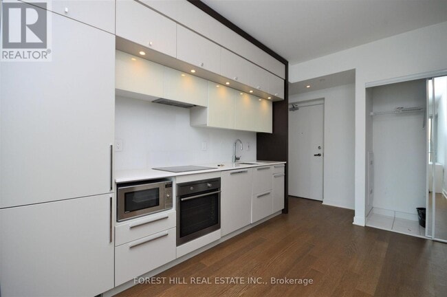 Building Photo - 15 Grenville St