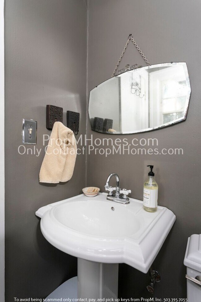 Building Photo - Live Your Best Life! Dream to Live on Davi...
