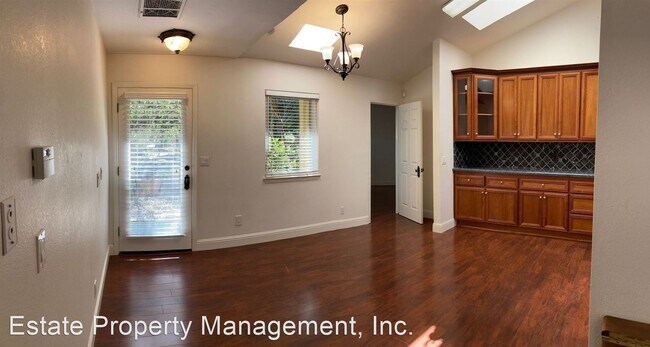Building Photo - 1 br, 1 bath House - 1270 Foxenwood Dr.