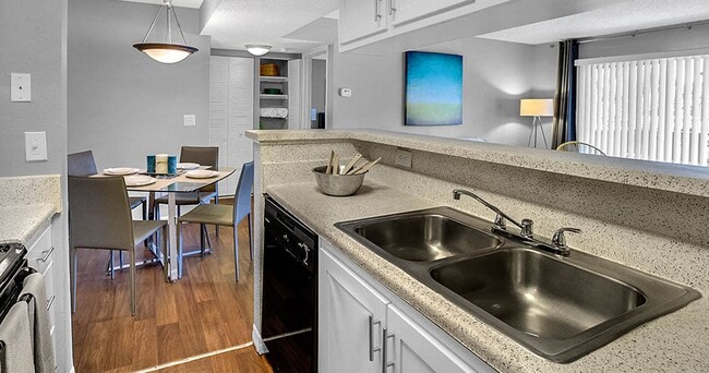 Foto del edificio - Courtney Cove Apartment Homes