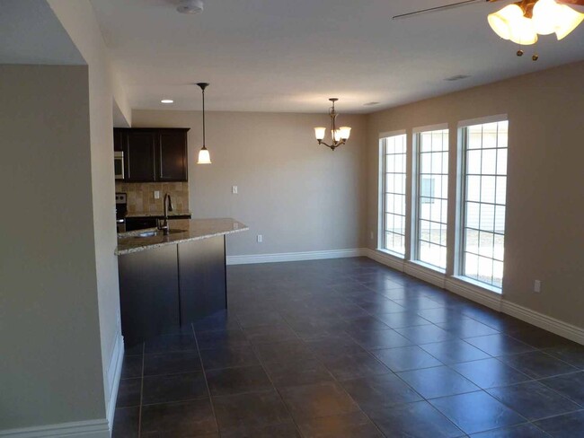 Building Photo - 3 Bedroom 2.5 Bathroom House
