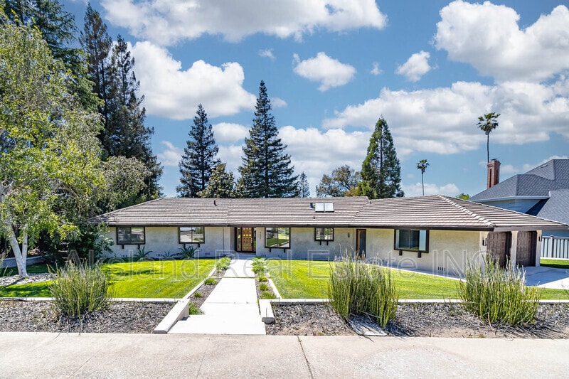 9609 La Posada Dr, Oakdale, CA 95361 House Rental in Oakdale, CA