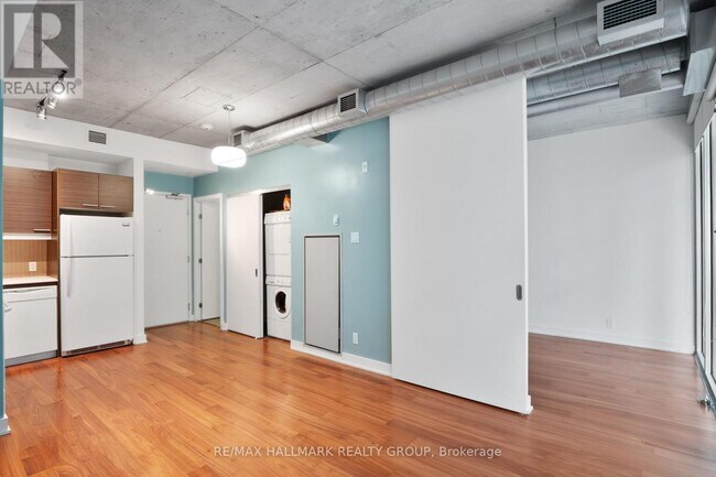 Photo du bâtiment - 354 Gladstone Ave