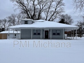 Building Photo - 19901 Oakdale Ave