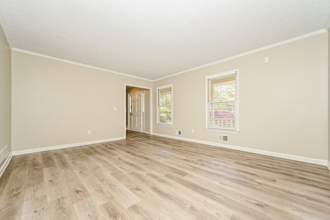 Building Photo - 120 Tanglewood Dr