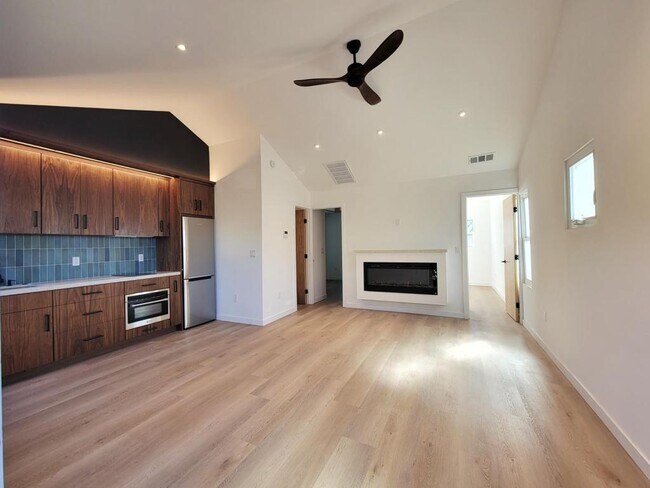 Foto del edificio - 1148 N Genesee Ave